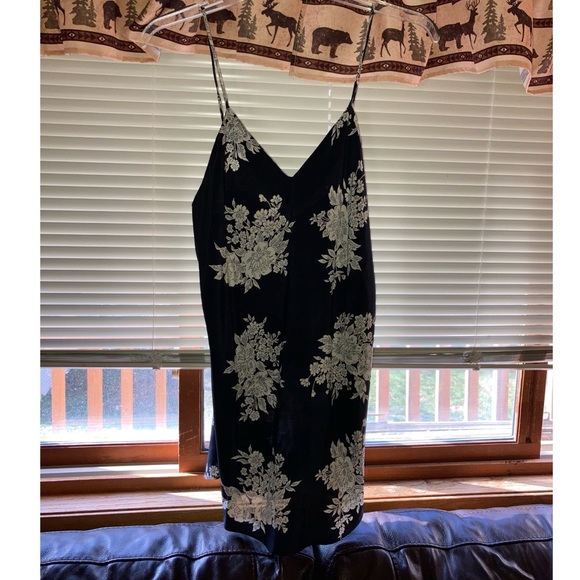 Calvin Klein Floral Nightie - Picture 4 of 4